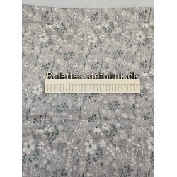 Hvide blomster i dobbelt gauze