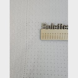 Hvid broderi anglaise med 3 mnstre