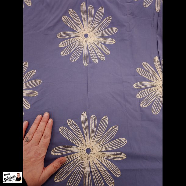 Bl� bomuld med broderi