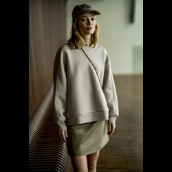 Lysegr rundstrikket rib